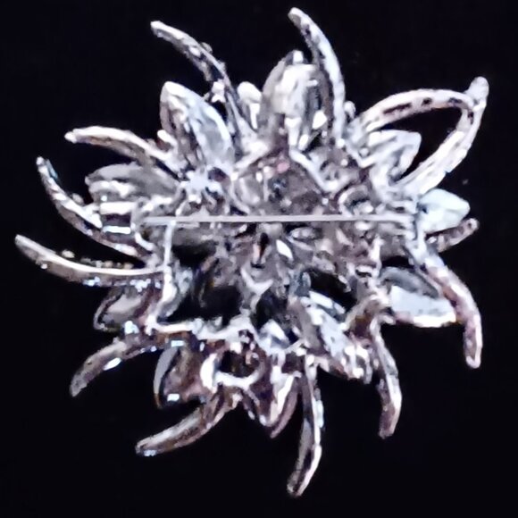 Gorgeous Lavender Rhinestone Brooch - Picture 4 of 5